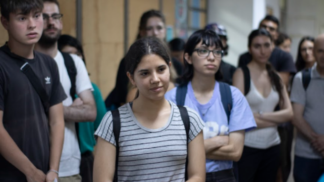 Jóvenes estudiantes en la sede Puan.