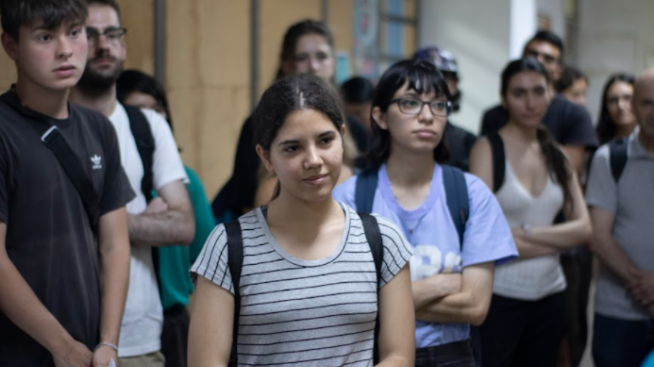 Jóvenes estudiantes en la sede Puan. 