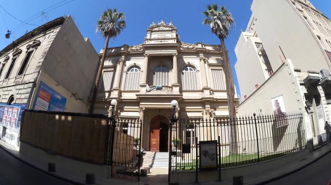 Fachada del Museo Etnográfico "Juan B. Ambrosetti".