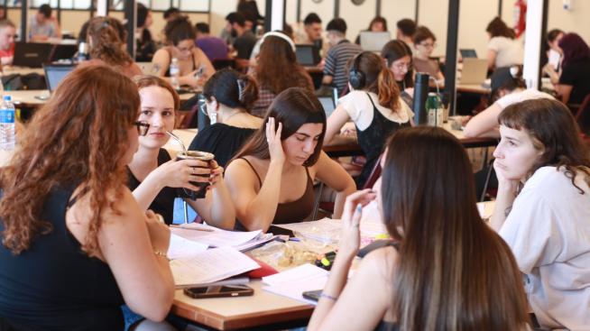 estudiantes biblioteca puan