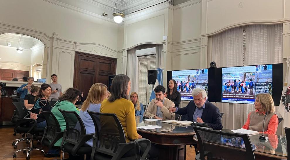 Presentación del informe en la Legislatura. 