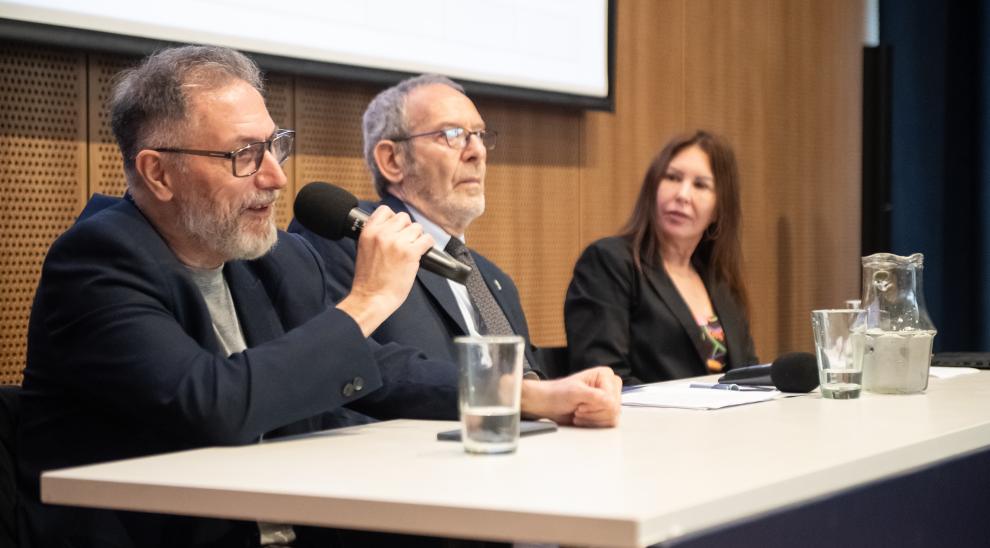 Ricardo Manetti, María Rosa Mostaccio y autoridad del AGN. 