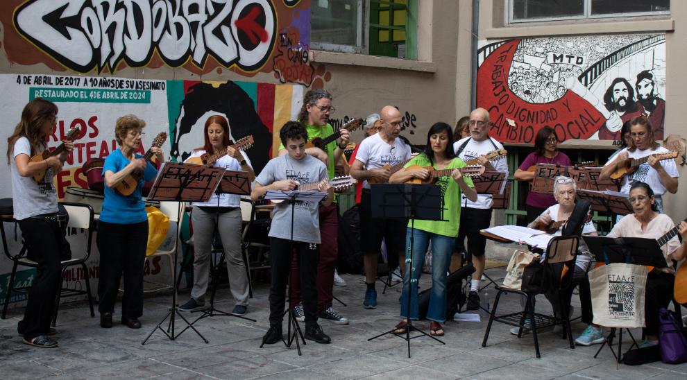 Músicos en el patio de Puan. 