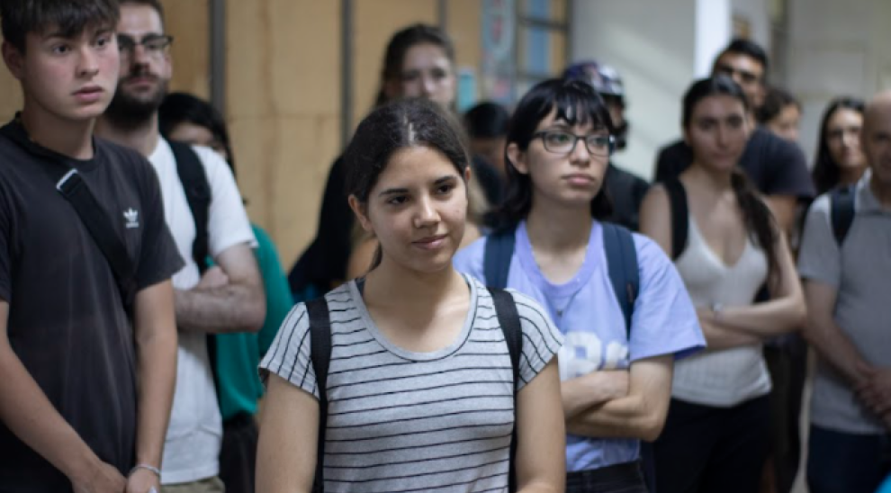 Jóvenes estudiantes en la sede Puan. 