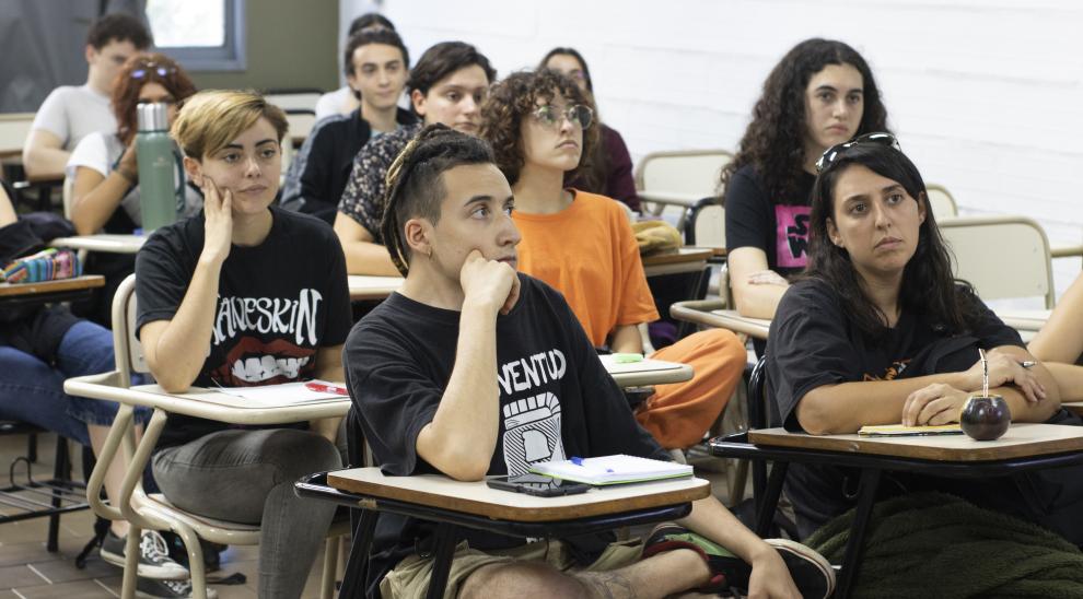 Estudiantes en Puan.
