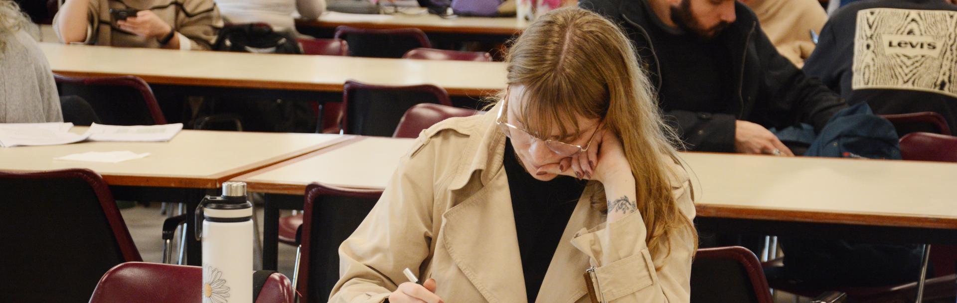 Estudiante en la Biblioteca de Puan. 