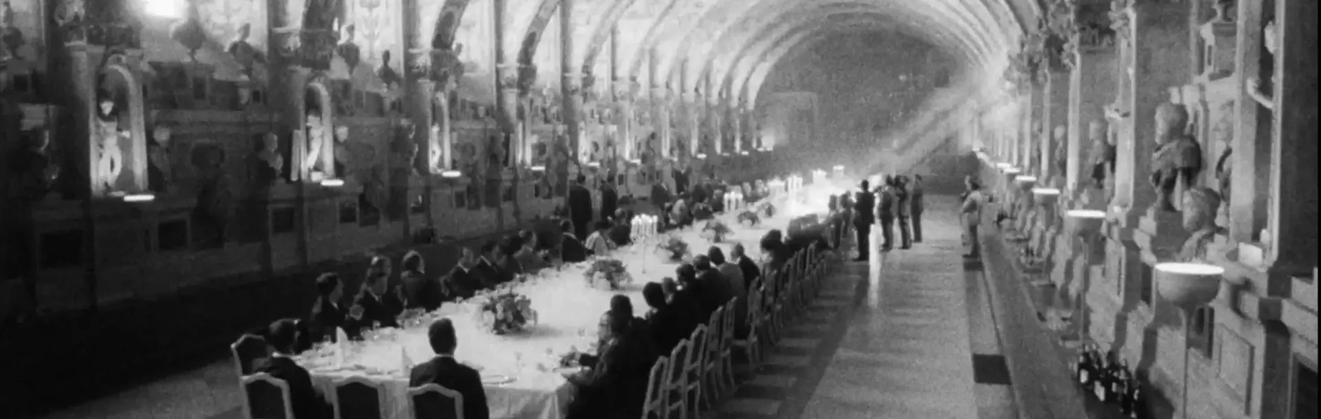 película bajo las banderas el sol